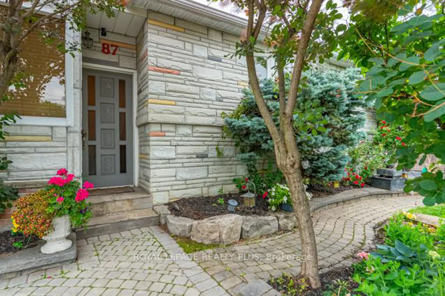87 Hullmar Drive photo 4