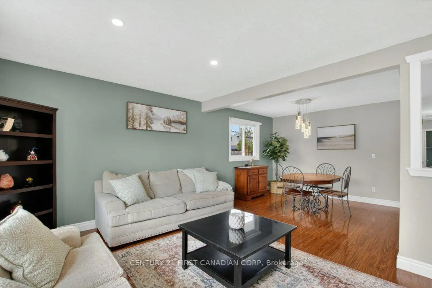 108 Lawrence Avenue photo 2