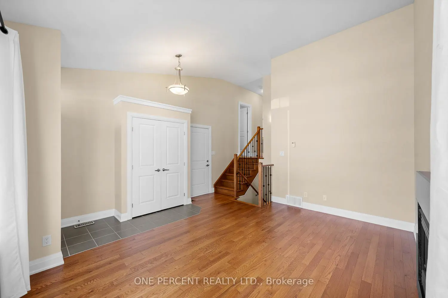 135 Elizabeth Street photo 4