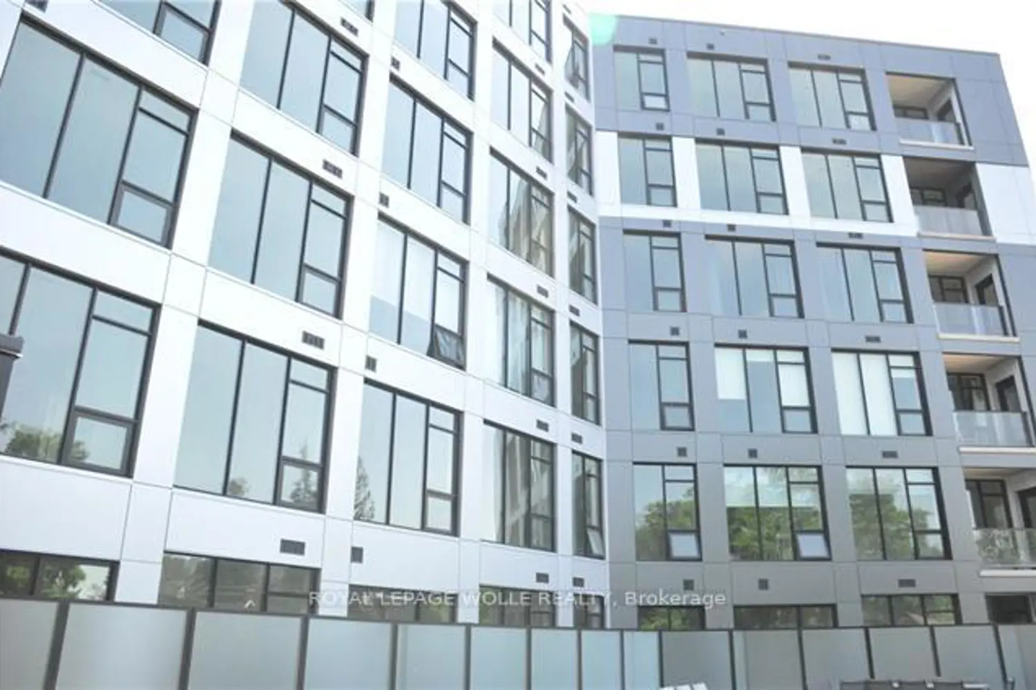 690 King Street 116 photo 3