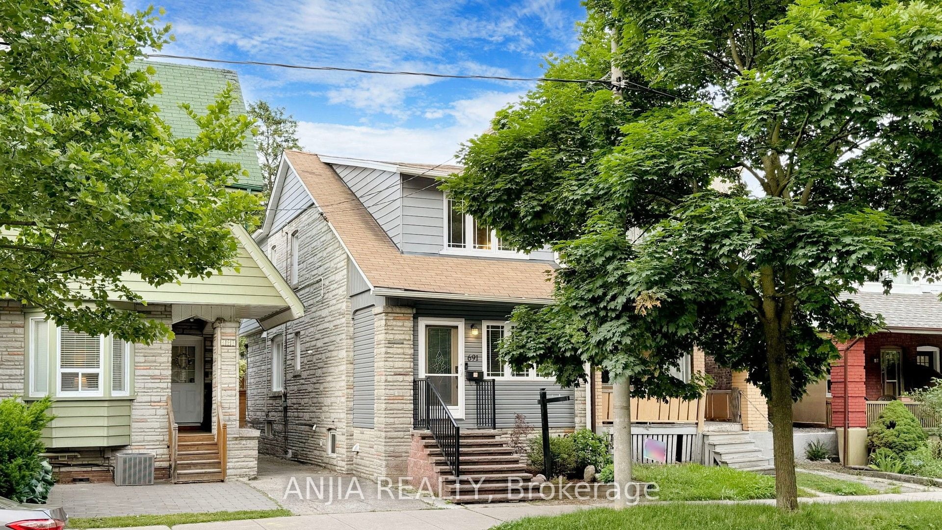 691 Greenwood Avenue, Toronto, ON, M4J 4B6