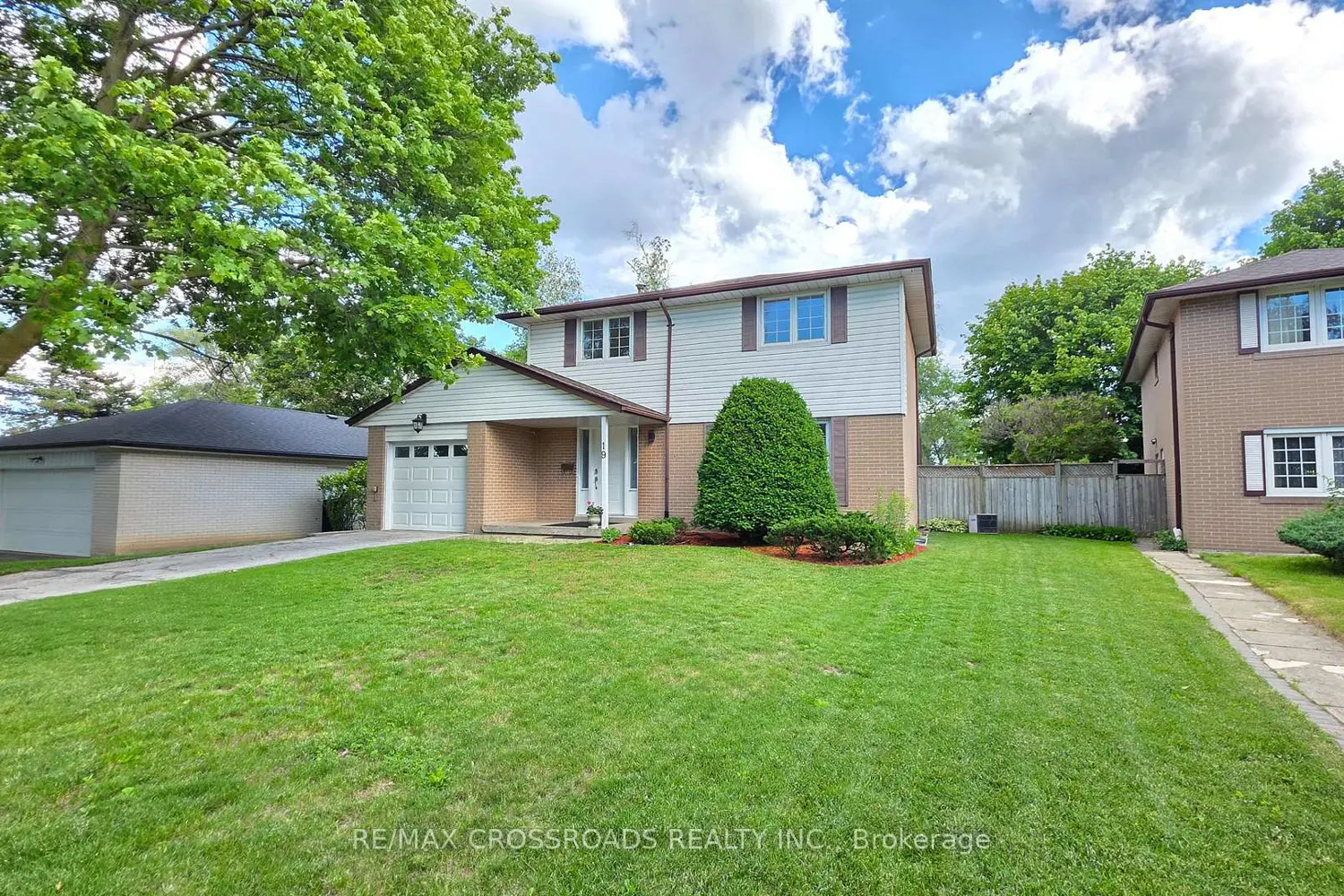19 Portico Drive photo 2