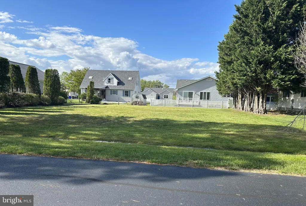 1 Hemlock Dr, Ocean View, DE 19930