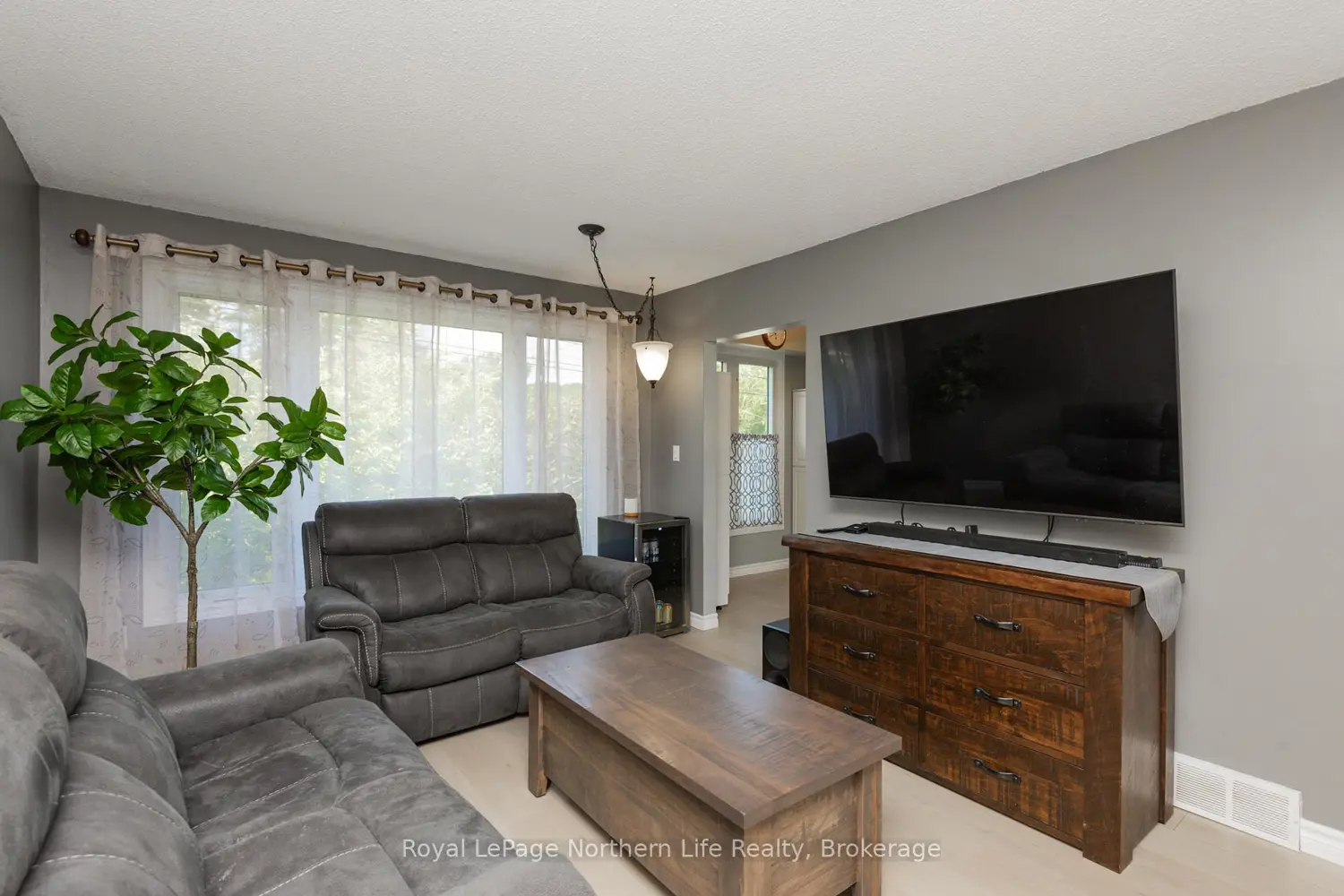 325 Gordon Drive photo 5