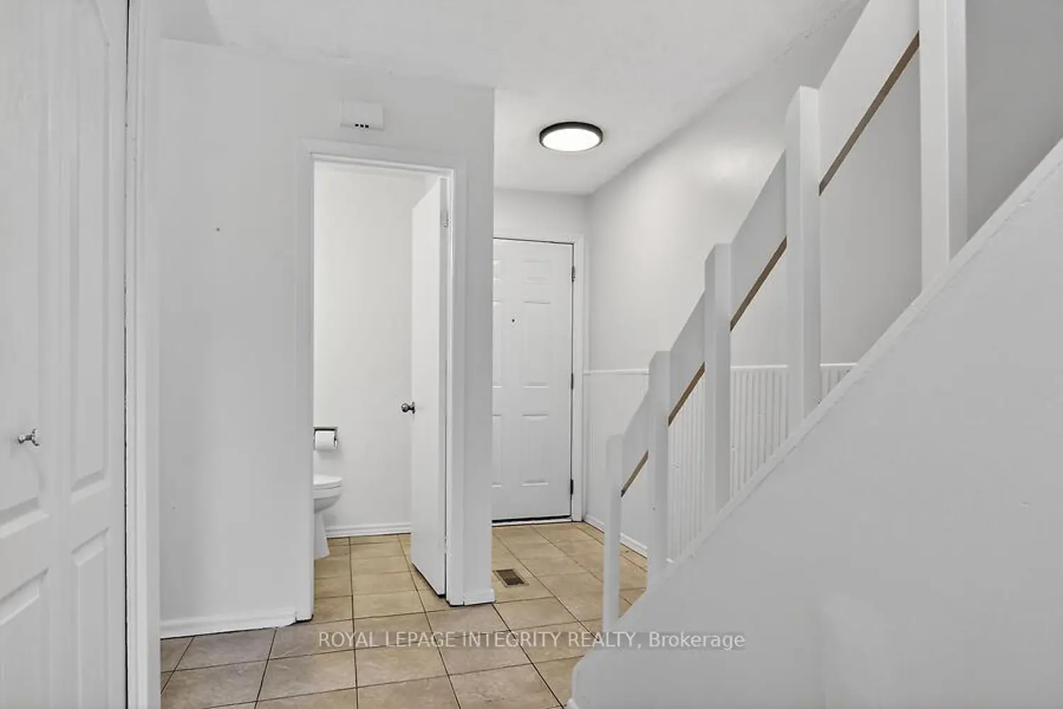 427 Moodie Drive photo 2