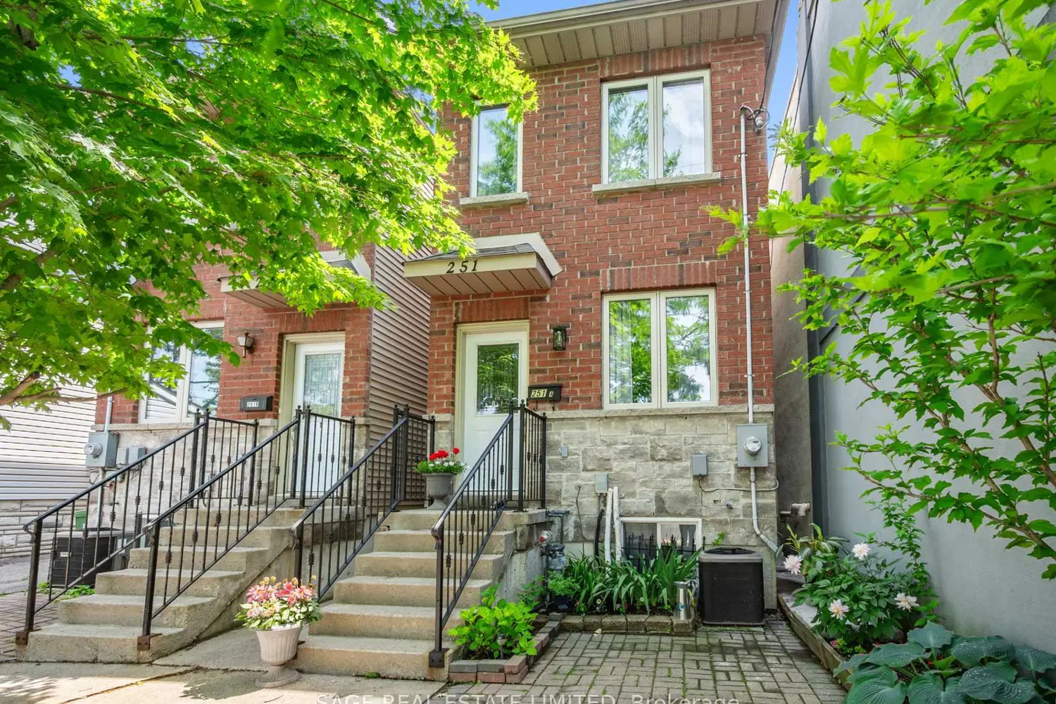 251A Chisholm Avenue