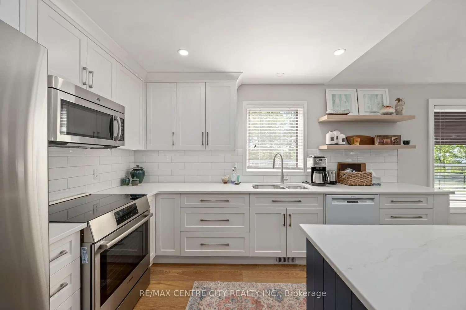 547 Edith Cavell Boulevard photo 2