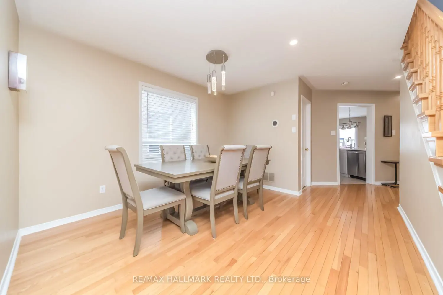 5437 Rochelle Way photo 5
