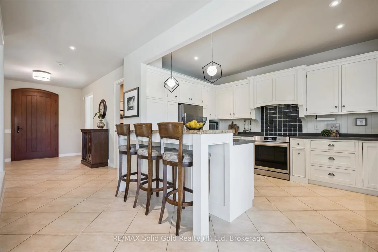 576 Falconridge Crescent photo 4