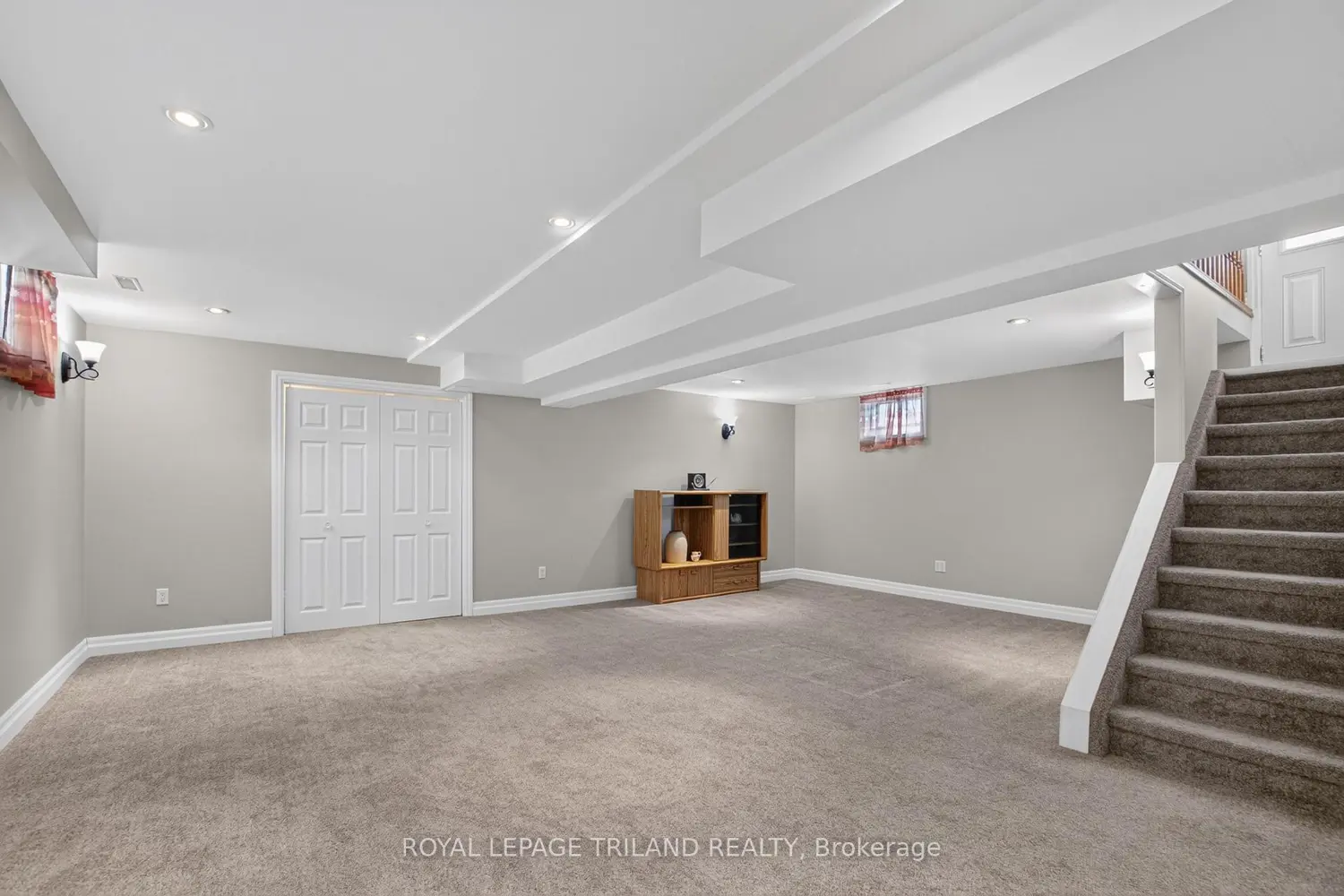 532 Highview Drive photo 4