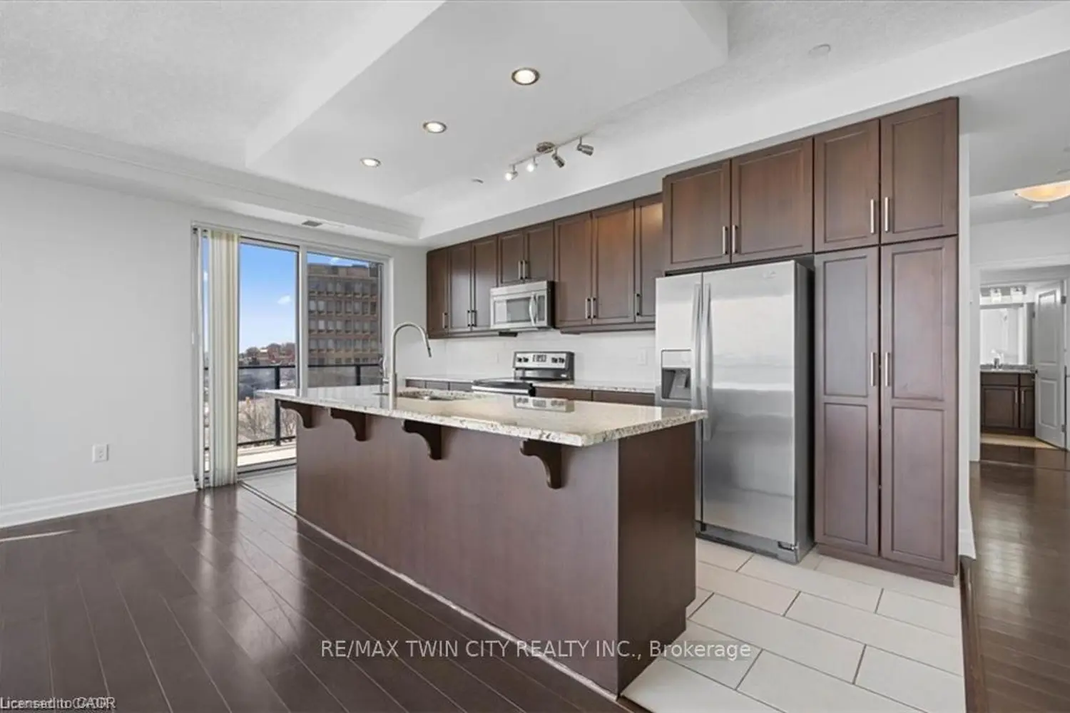 160 Macdonell Street #607 photo 3