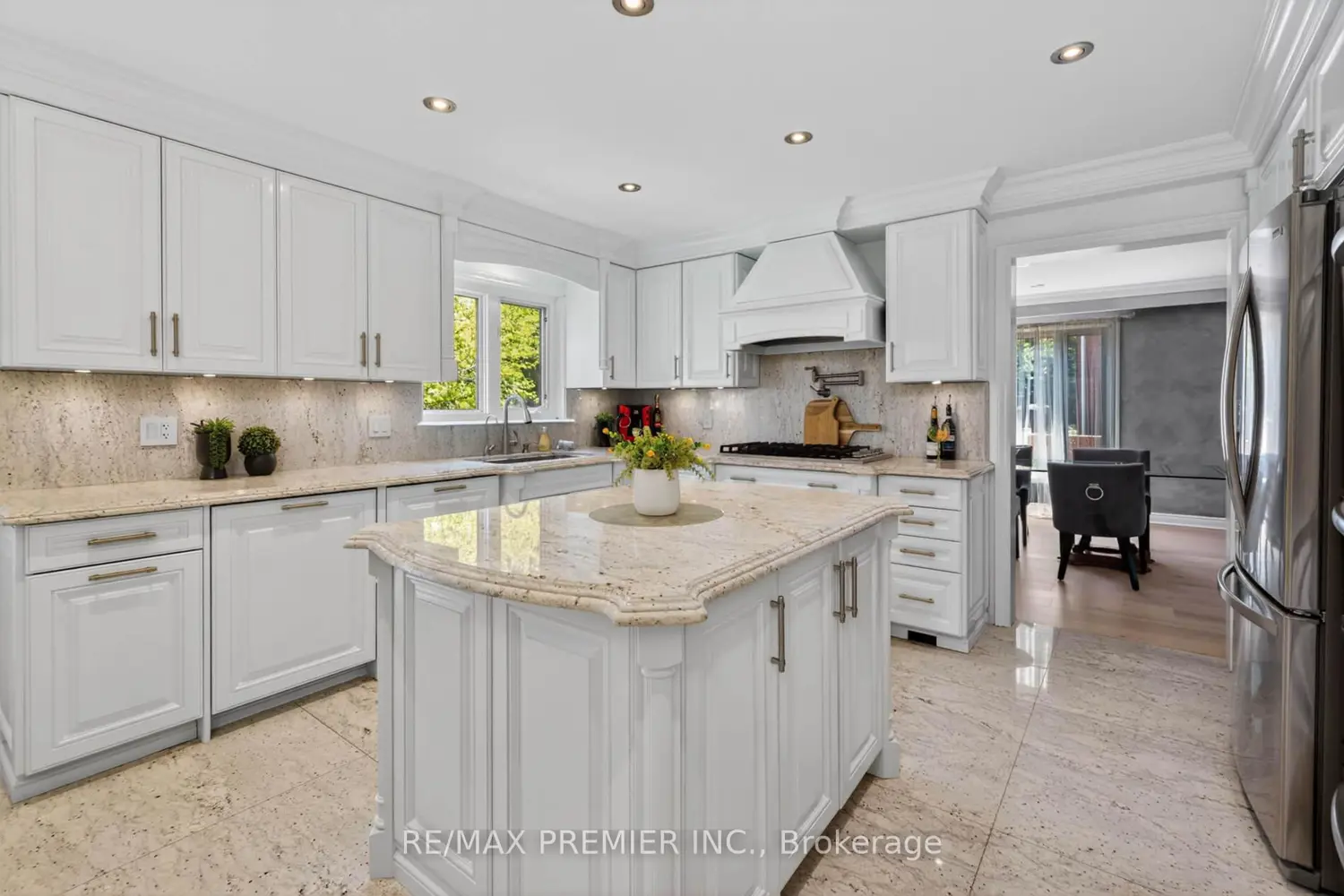 35 Lorengate Place photo 5