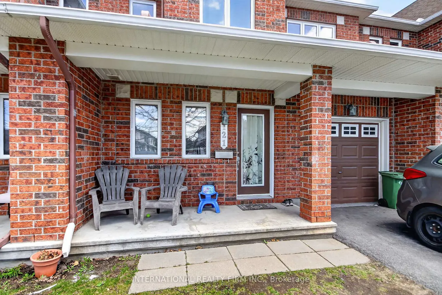 121 Dunforest Terrace photo 2