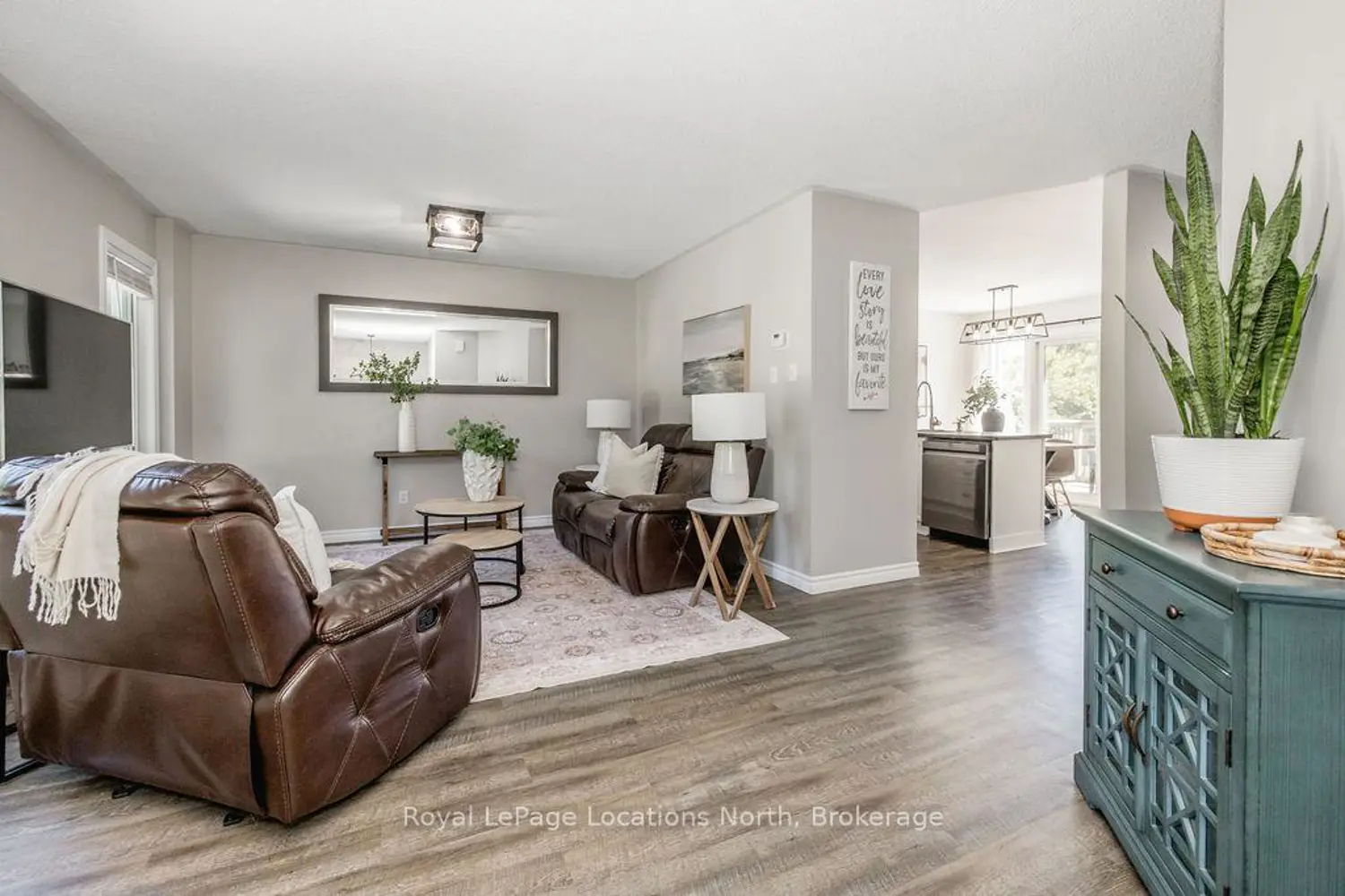 73 Fernbrook Drive photo 2
