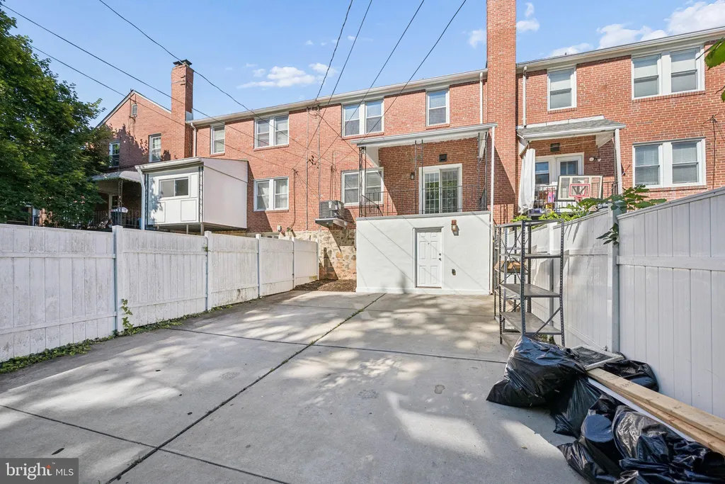 33 Briarwood Road, Catonsville, MD 21228