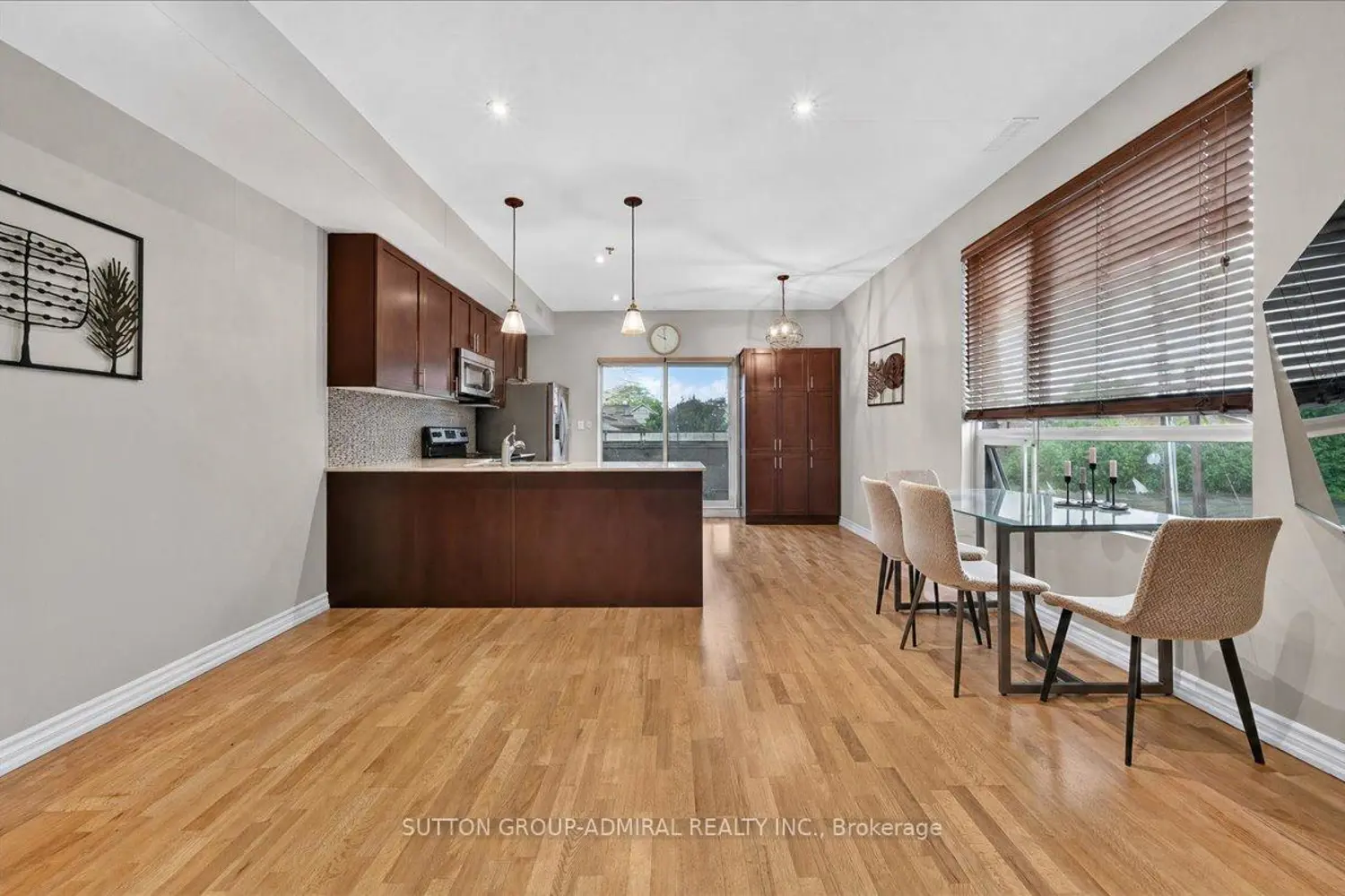 2 Maxwell Street 202 photo 2