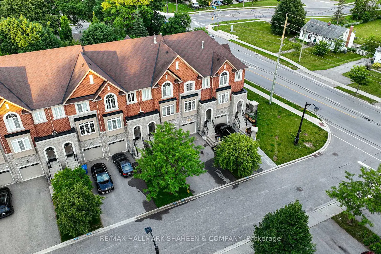 211 Appleton Court photo 2