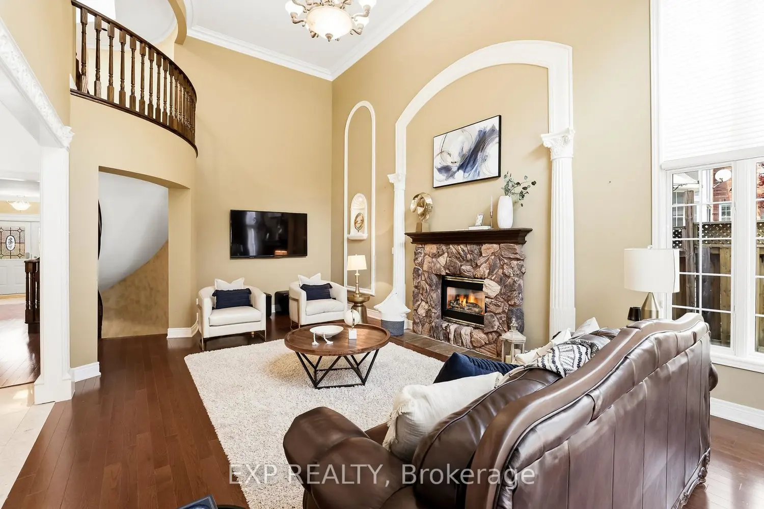 467 Delaney Drive photo 5