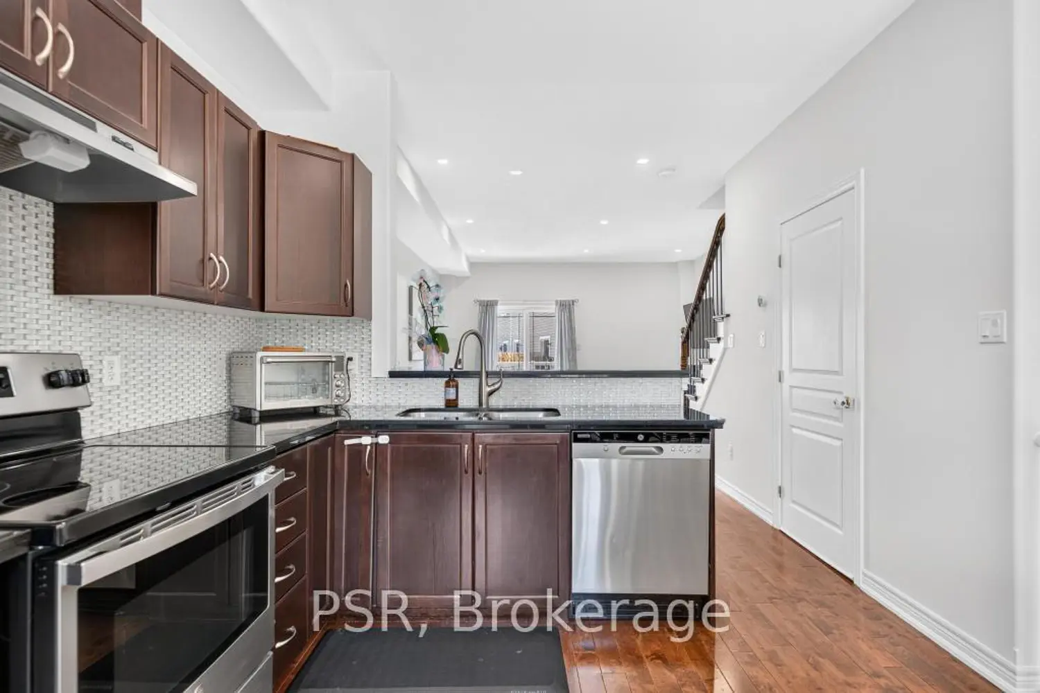 115 Willow Lane photo 5