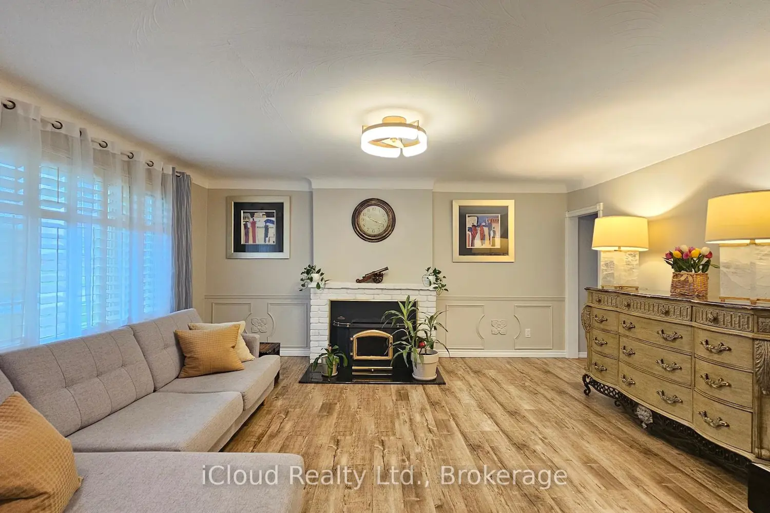 1066 Marley Crescent photo 4