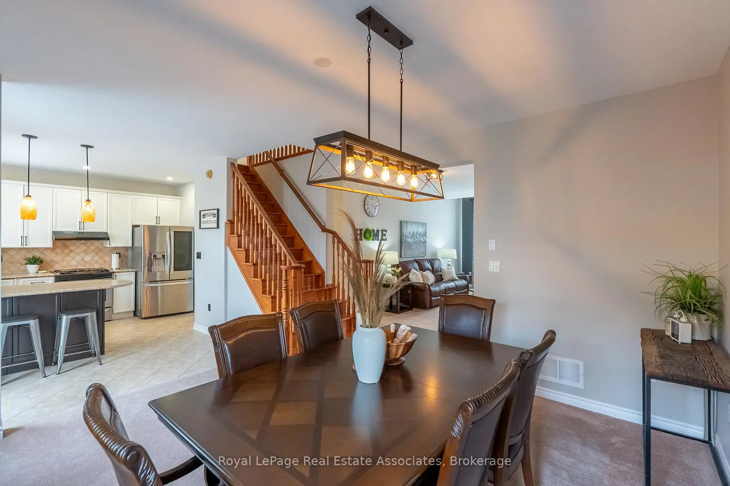 46 Dehaviland Crescent photo 3
