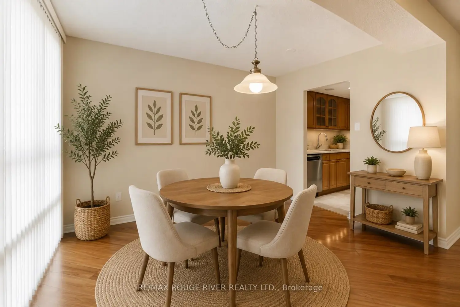 3650 Kaneff Crescent 1008 photo 4