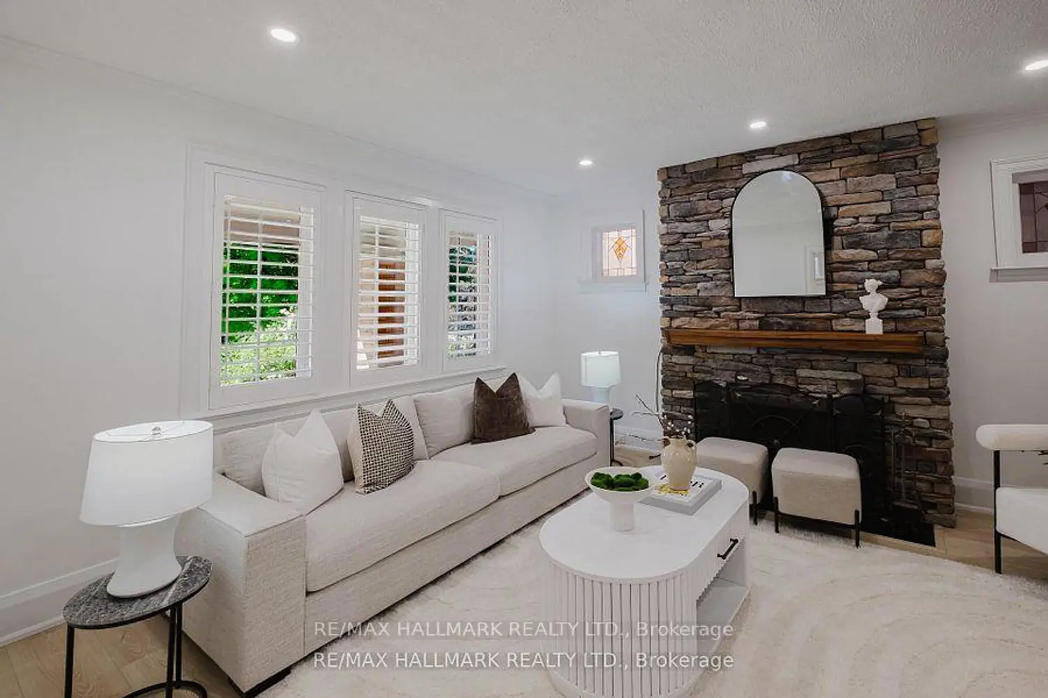 18 Glen Stewart Avenue photo 4