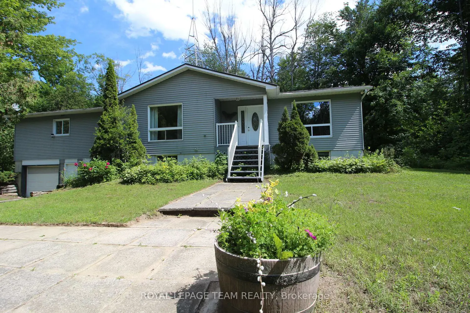 214 Arcand Road photo 2