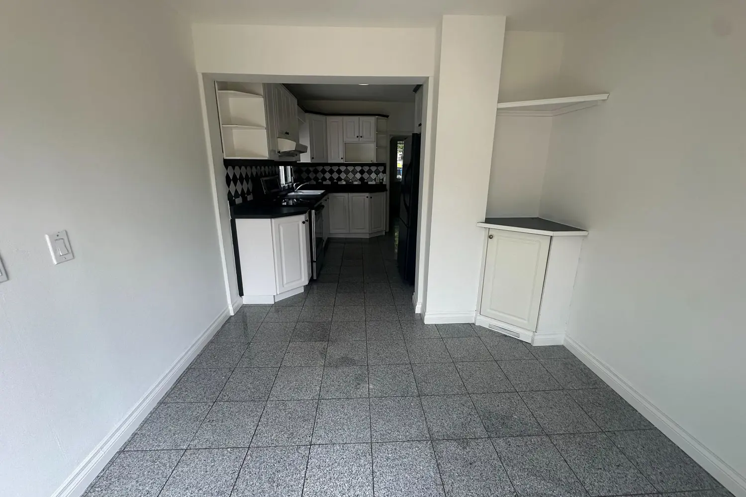 98 Chambers Avenue photo 4