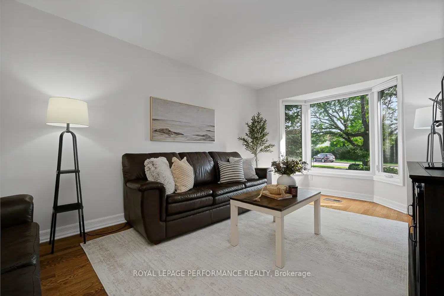 1595 Champneuf Drive photo 4