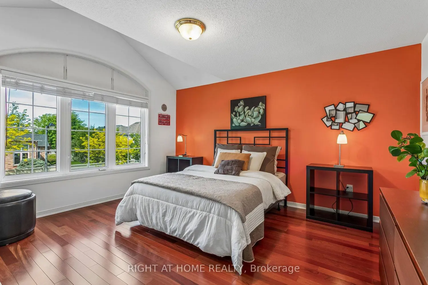 4263 Couples Crescent photo 5