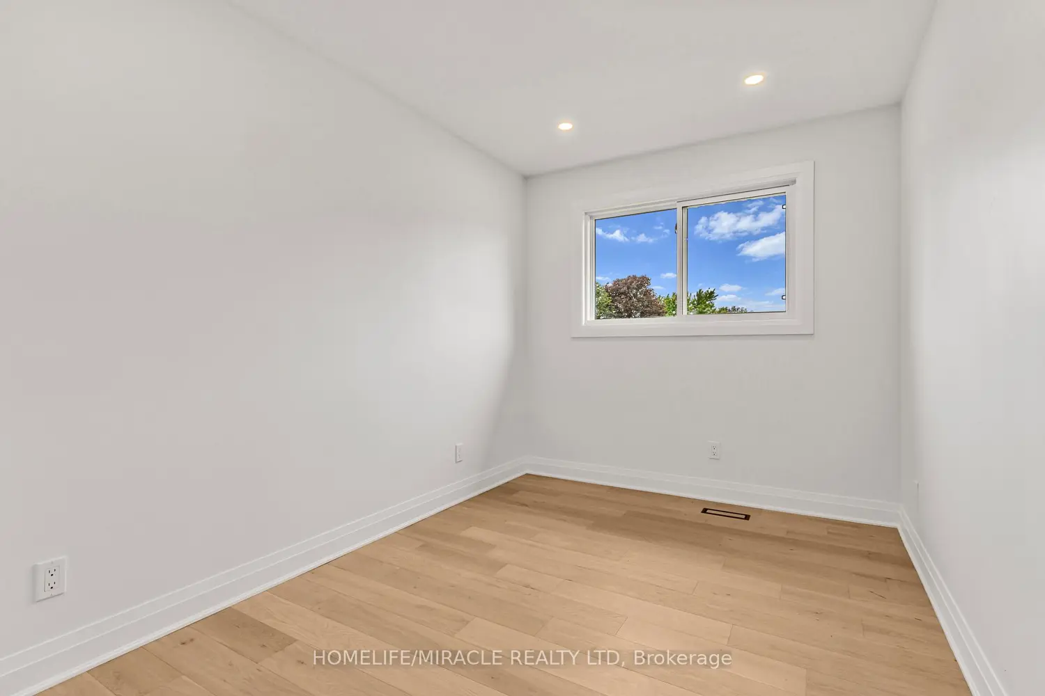 357 Simon Street photo 3