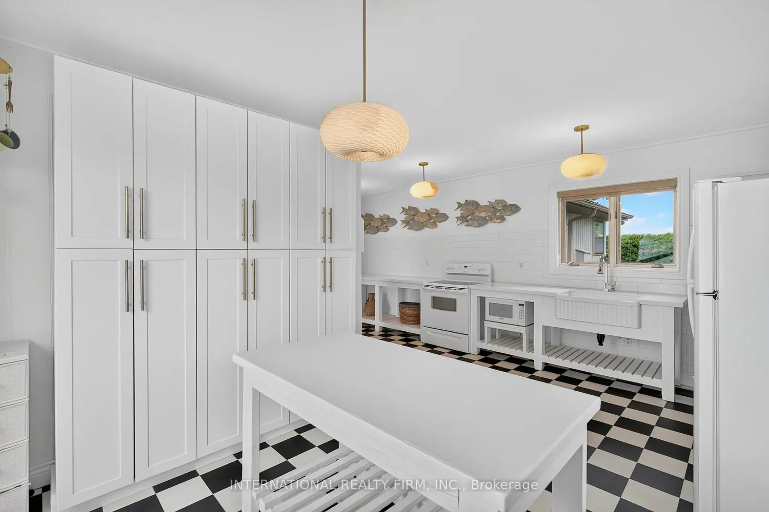 2032 Lakeshore Drive photo 3
