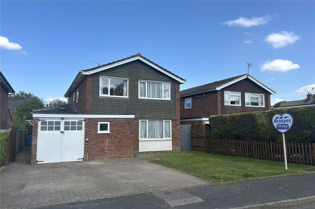 4 bed detached house for saleLaurel Close, North Warnborough, Hook, Hampshire RG29