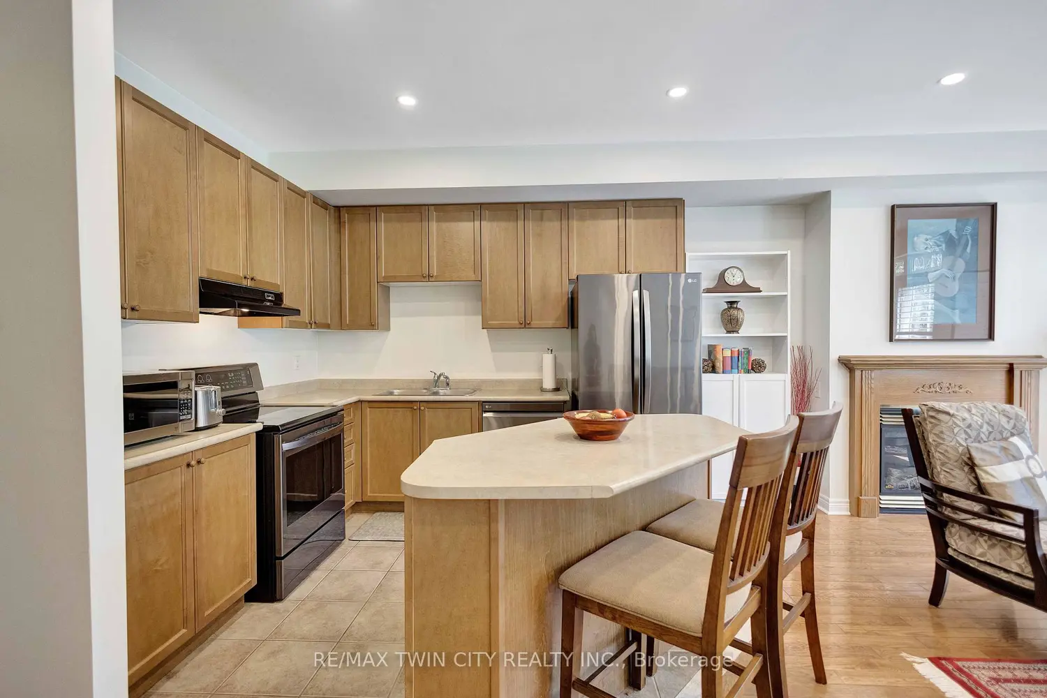 120 Beddoe Drive 6 photo 3