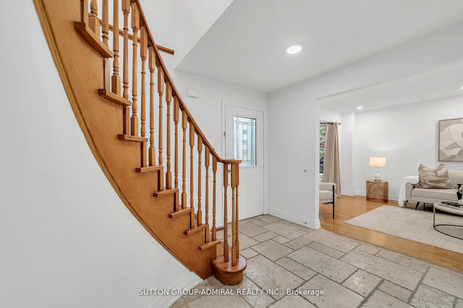 63 O'connor Crescent photo 3