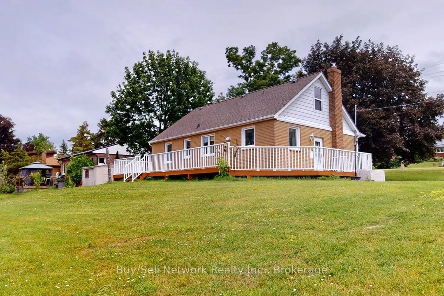 962 Ward Street photo 5