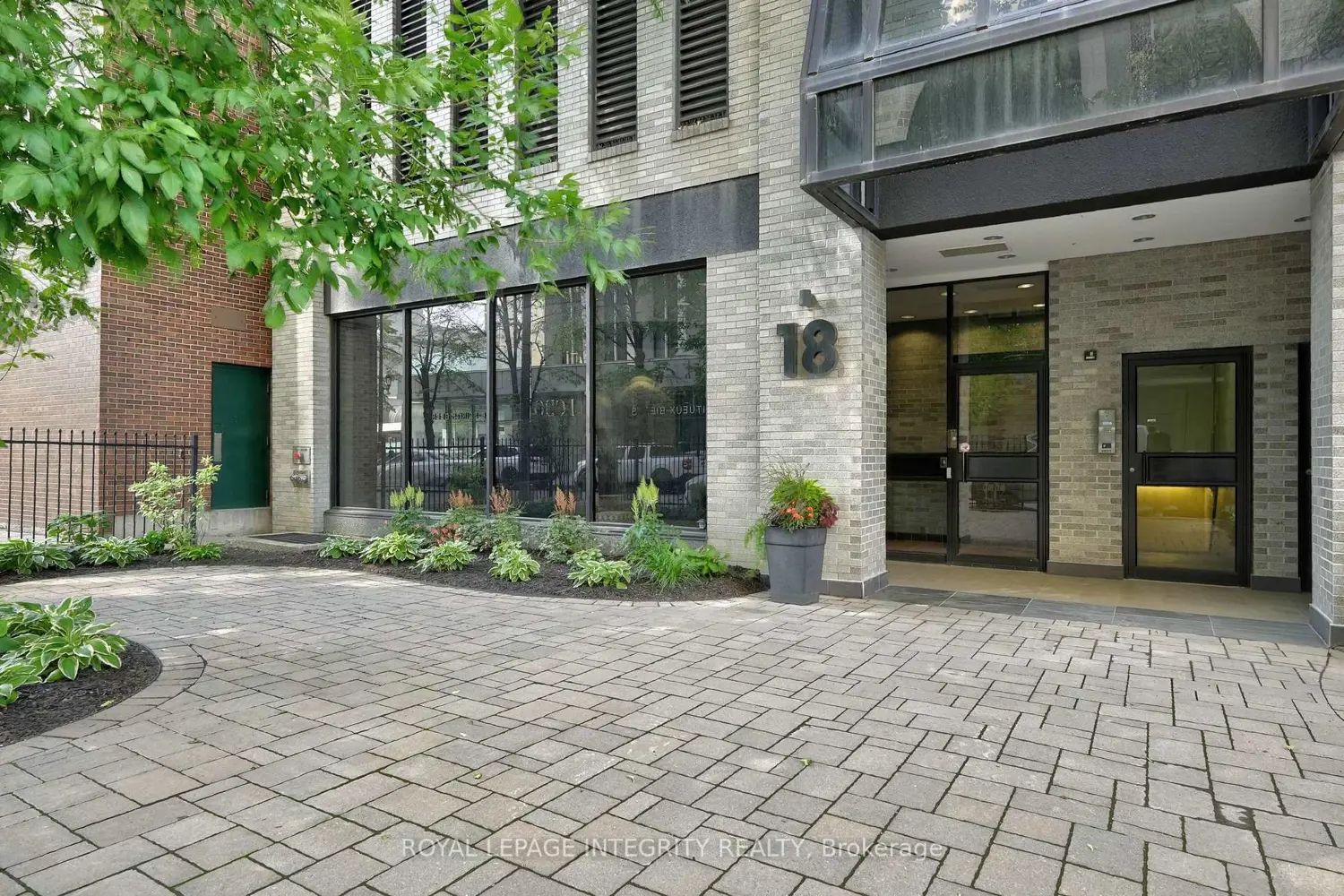 18 Nepean Street Ph1 photo 2