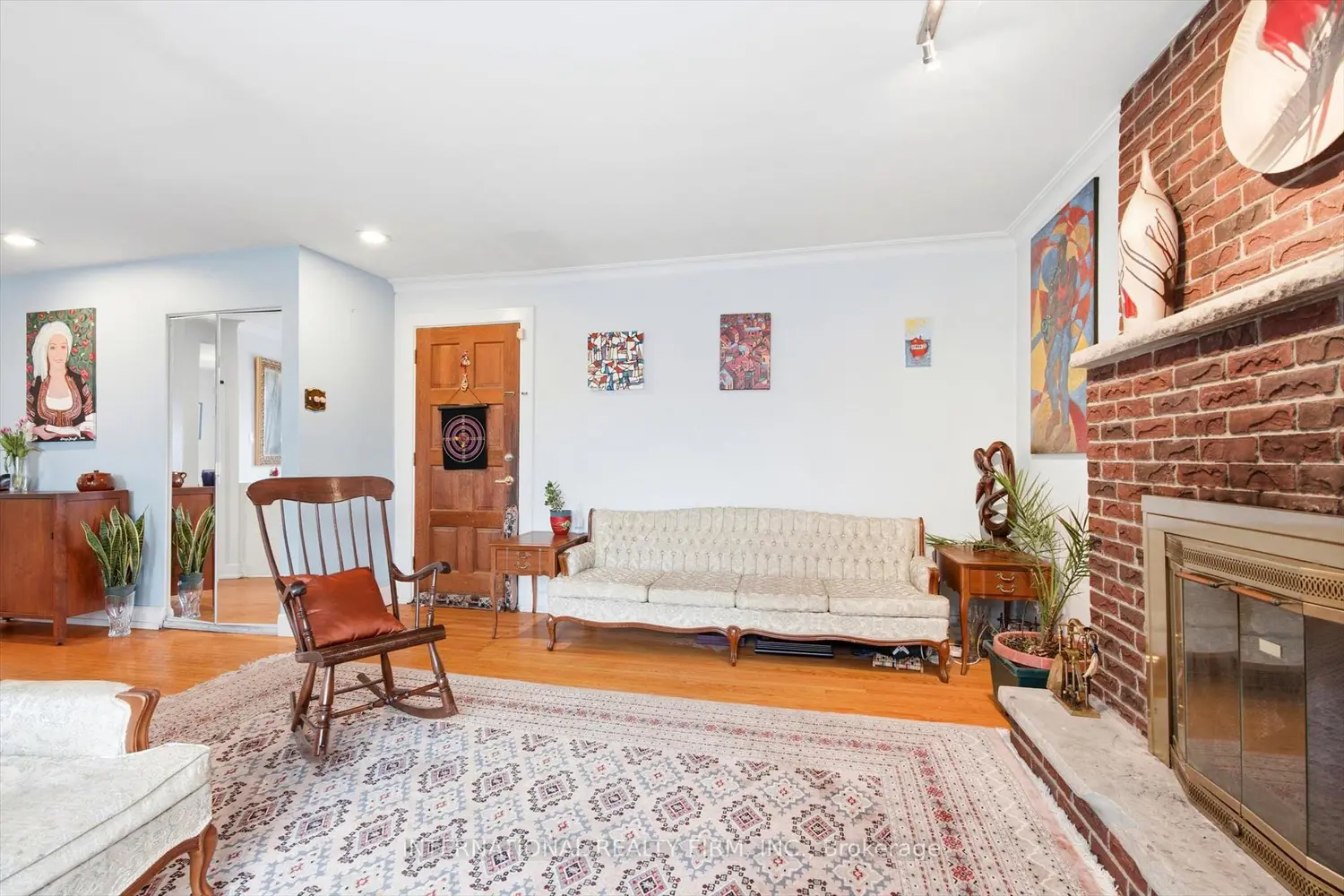 84 Hadrian Drive photo 4