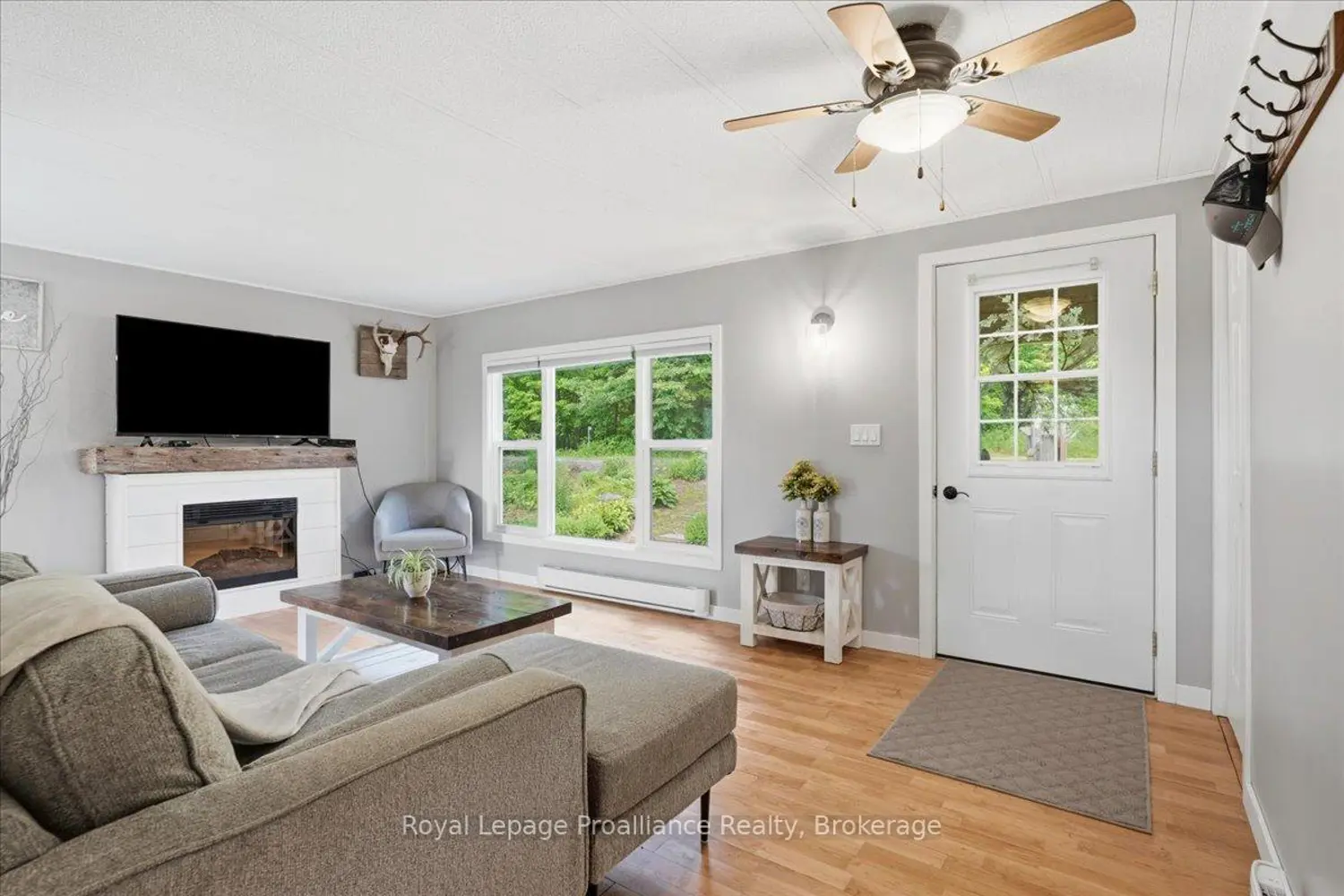 596 Courneya Road photo 4