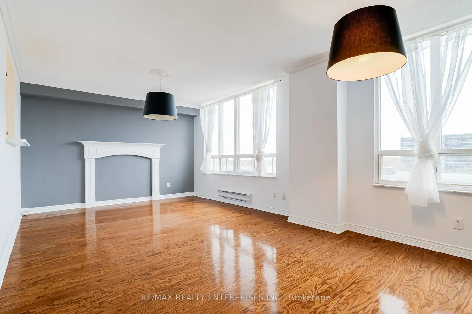 2285 Lake Shore Boulevard 304 photo 4