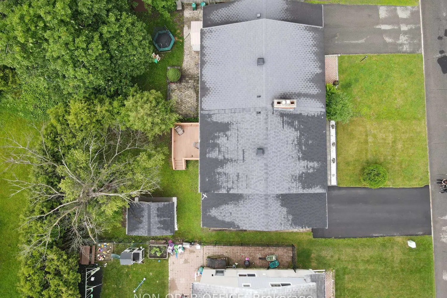 12 Downsview Crescent photo 3