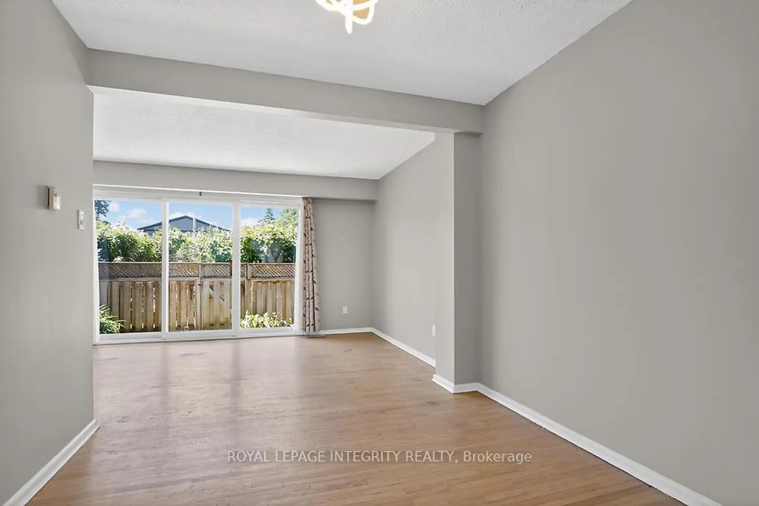 427 Moodie Drive photo 5