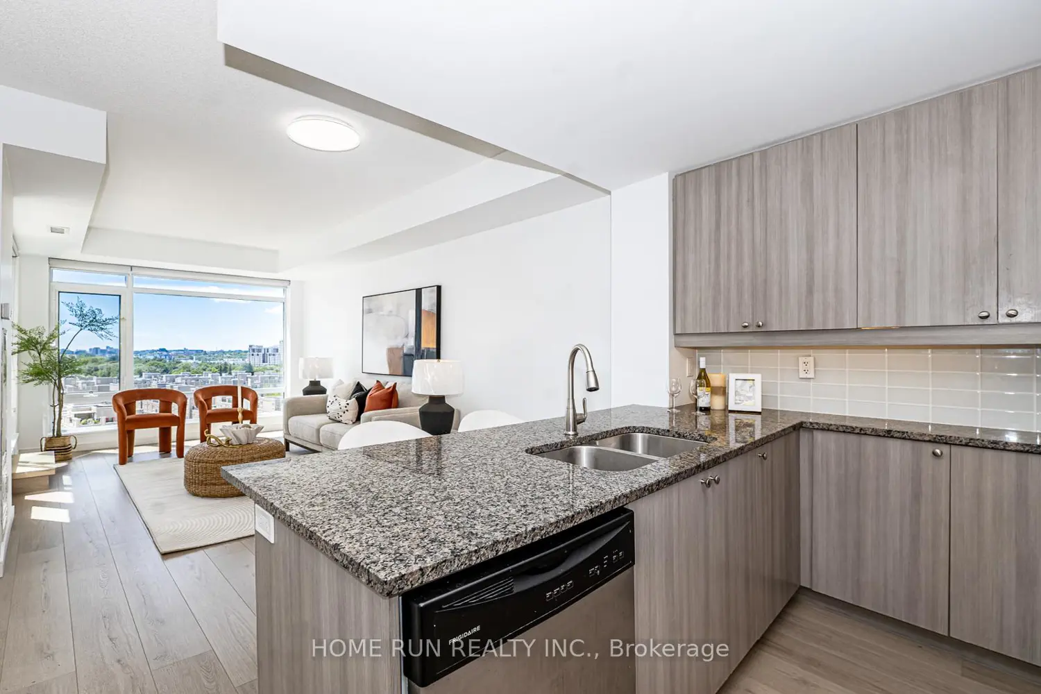 8110 Birchmount Road 902E photo 5