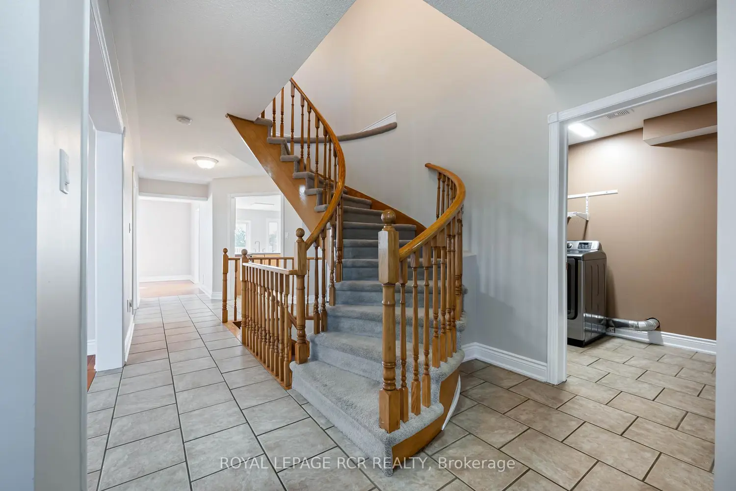 367 Marshall Crescent photo 2