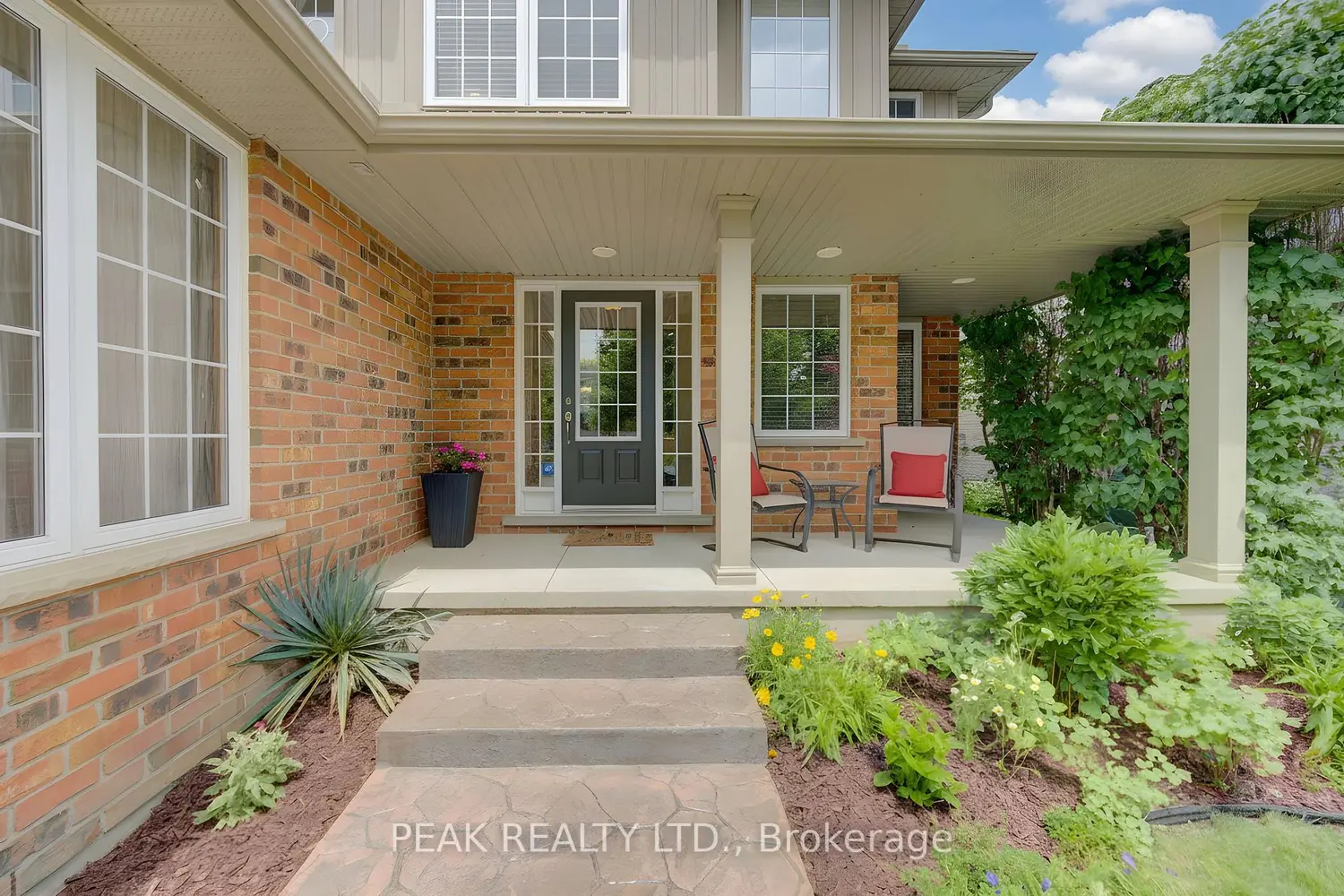 258 Laschinger Boulevard photo 3