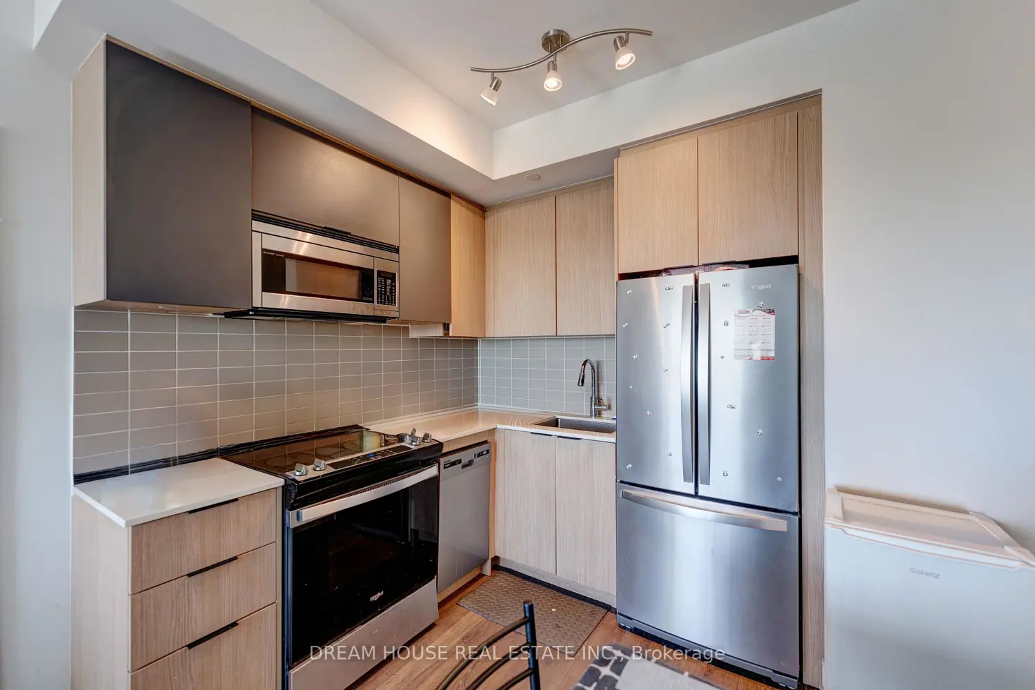 1350 Ellesmere Road 1011 photo 3