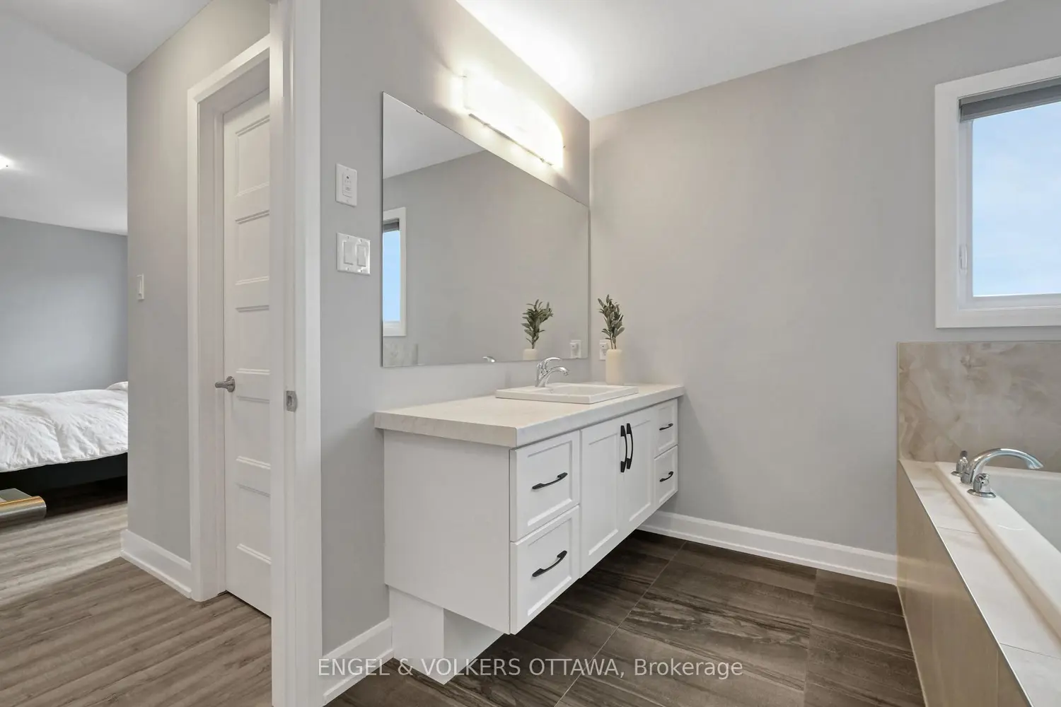 325 Moonlight Drive photo 4