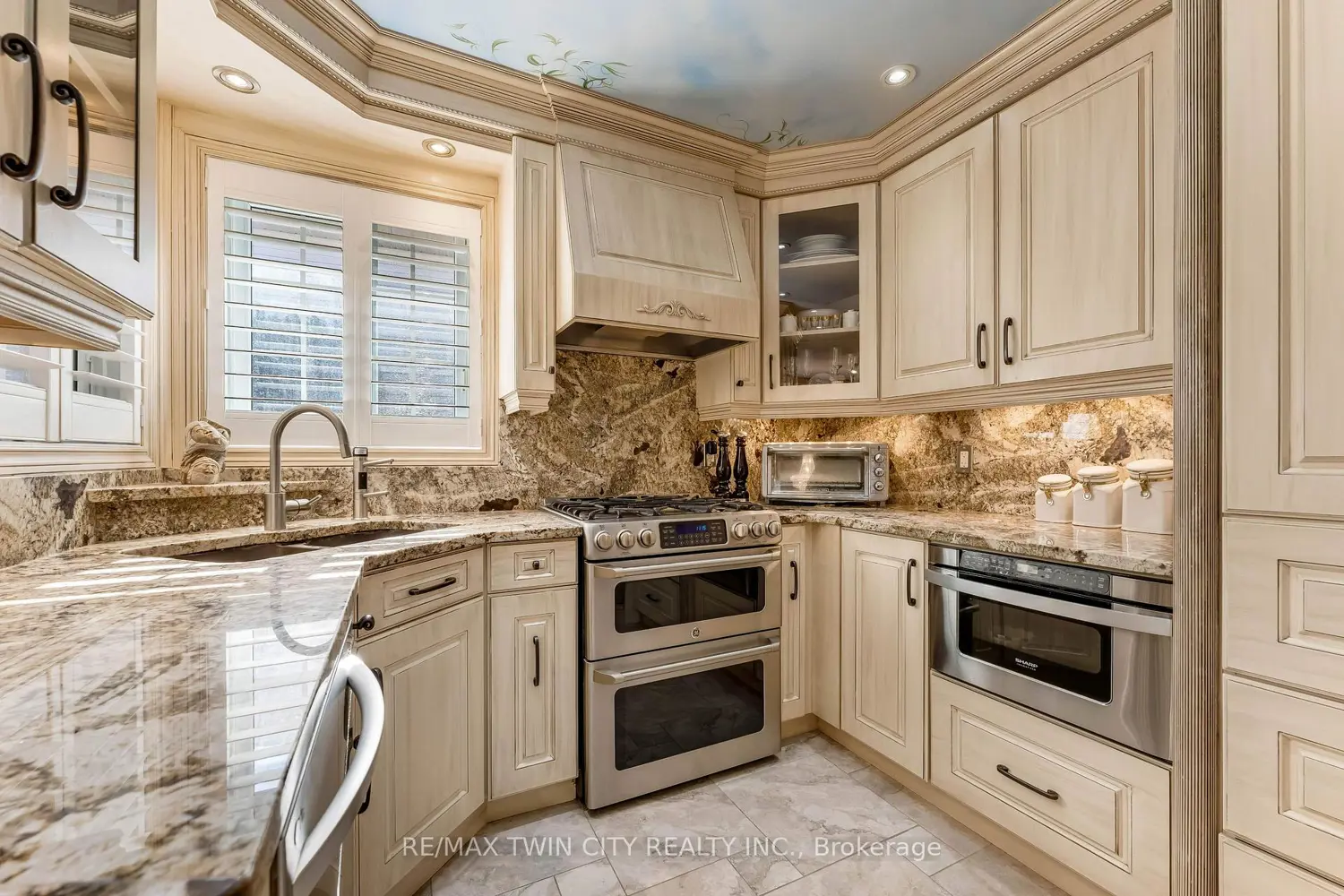 60 Chandos Drive photo 2
