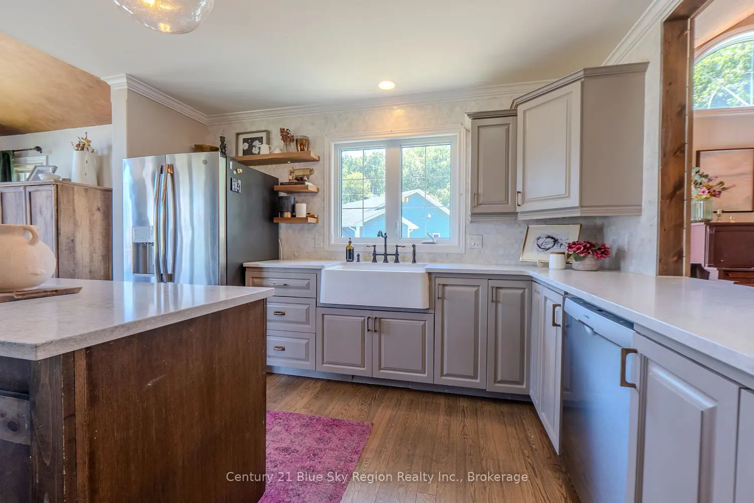 448 Holditch Street photo 2